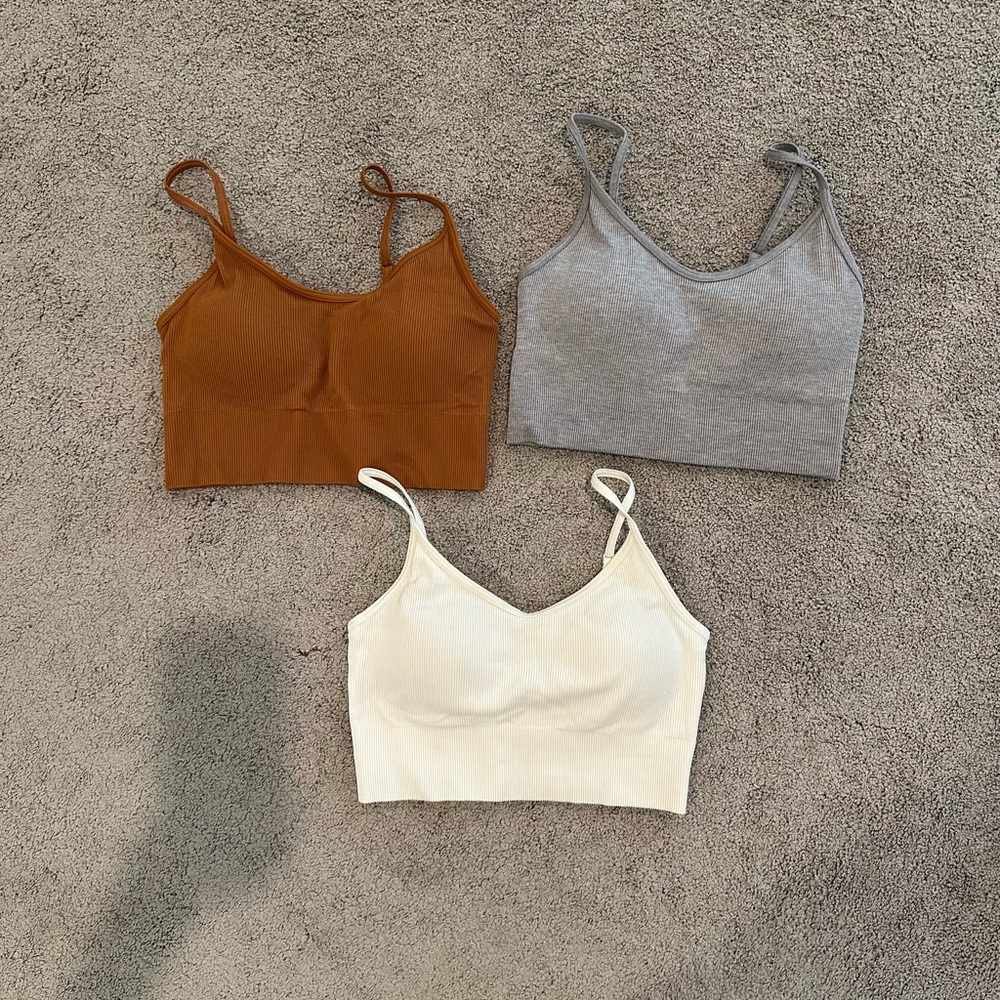 Uniqlo built in bra top set of 3. Size S